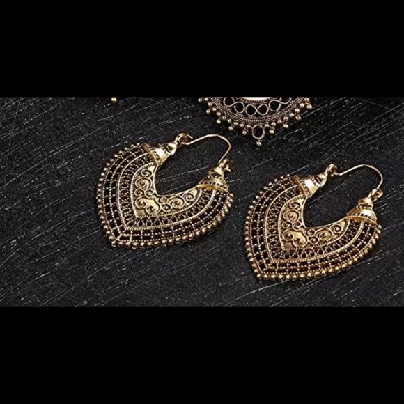 🌸Boho Chic Shiny Gold Earrings w/ Brighter Gold Outline 🌸 - Picture 5 of 7